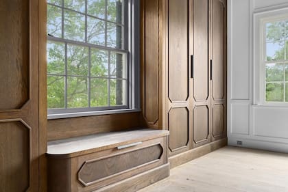 Los placares están integrados al dormitorio principal y conservan su estilo antiguo