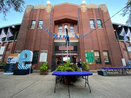 Los planes de relocalización comienzan en los 5.000 dólares y también hay fondos de inversión para nuevas empresas