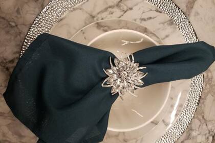 Los platos de mármol son ideales para postres (Foto: Dollar Tree)