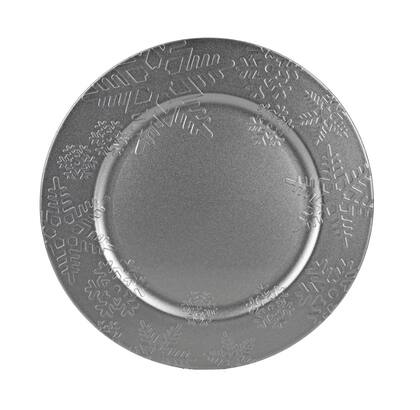 Los platos decorativos con diseño de copos de nieve se pueden guardar y reutilizar (Dollar Tree)