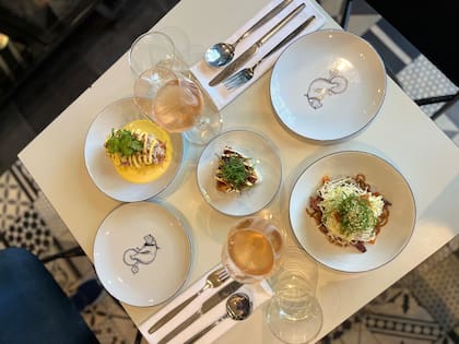 Los platos íconos de la carta conviven con los estacionales