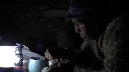 Los pobladores no cocinan de noche porque no tienen iluminación y el uso de velas o fogones de leña puede ser peligroso.