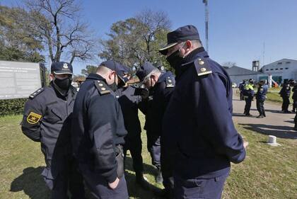 Los policías en Puente 12 tras el anuncio de Kicillof