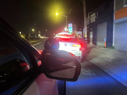 Los policías frenaron un vehículo sin conductor en California que cometía una infracción