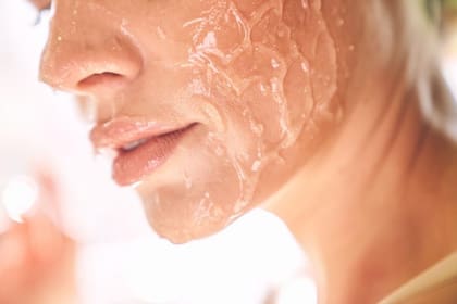 Los polifenoles del orujo de uva son un ingrediente natural contra la psoriasis y contra el acné, entre otras enfermedades cutáneas.