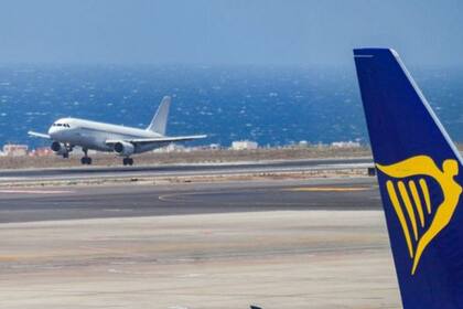 Los políticos de las islas Canarias, en España, acusan a las aerolíneas de usar la geolocalización para ofrecer vuelos más caros a los residentes. Las compañías aéreas lo niegan