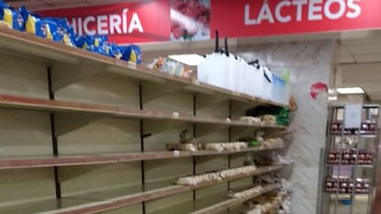 Los productos básicos, como los de aseo personal, faltaban en la mayoría de los comercios recorridos