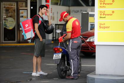 Los precios de los combustibles aumentaron 100% desde que asumió Javier Milei, repartido en cuatro incrementos de 38%, 27%, 6,5% y 7,5%