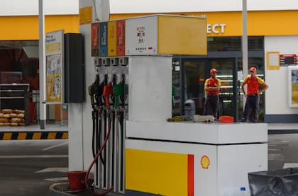 Los precios de los combustibles subirán al menos 5% en los primeros días de abril
