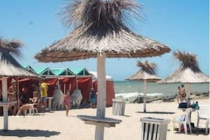 Cuánto cuesta la carpa y cómo llegar al Balneario California de Santa Clara del Mar