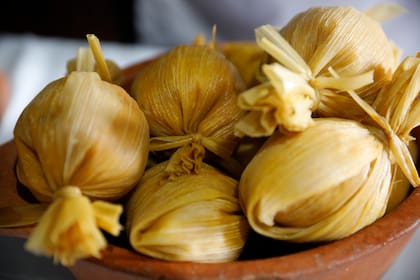 Los premiados tamales de Gloria del Valle Aguirre; "el atado es un arte", dice