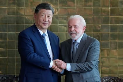 Los presidentes de China, Xi Jinping, y Brasil, Lula da Silva, durante un encuentro en Brasilia