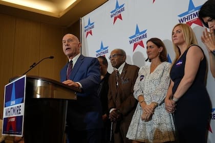 Los presidentes de distrito acusaron al alcalde de socavar los "valores y la misión del Partido Demócrata"