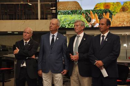 Los presidentes de las cuatro entidades antes de brindar el discurso