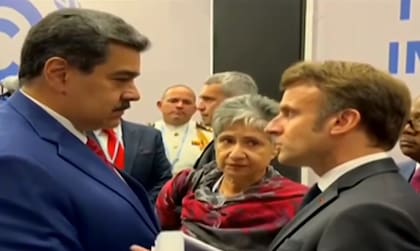 Los presidentes de Venezuela, Nicolás Maduro, y Francia, Emmanuel Macron, en Egipto