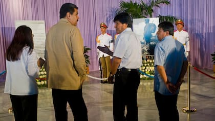 Los presidentes Nicolás Maduro y Evo Morales viajaron ayer a Cuba