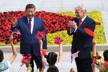 Los presidentes Xi Jinping y Donald Trump, en la ceremonia de bienvenida al líder republicano.