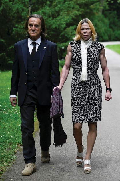 Los primeros días de junio trascendió esta foto, tomada el 29 de mayo, donde se la ve junto a su marido, Kitín Muñoz, en la ceremonia fúnebre del rey Fernando I de Bulgaria en el Palacio Vrana de Sofía. Los restos de quien fuera el primer rey de Bulgaria tras cinco siglos de dominio otomano fueron repatriados para ser enterrados 76 años después de su muerte.