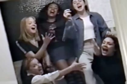 Los primeros días de la banda, cuando permanecían juntas muchísimas horas en búsqueda del primer single.