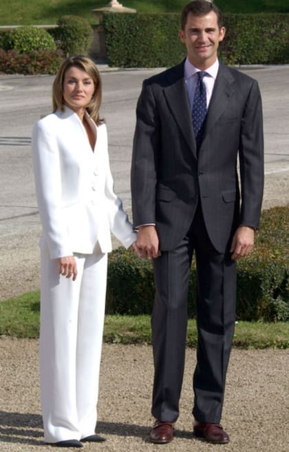 Días después, el 1 de noviembre de 2003, la Casa Real de España anunciaba el compromiso entre el príncipe de Asturias y la periodista Letizia Ortiz Rocasolano