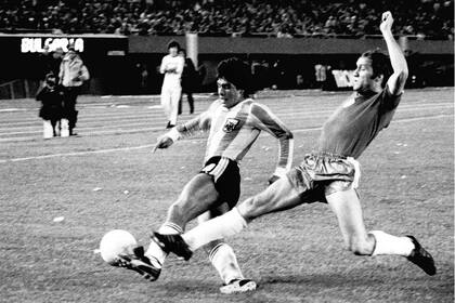 Los primeros tiempos de Maradona en la selección: un amistoso contra Bulgaria