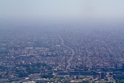 Los principales generadores de contaminación en el aire son la tierra, las cenizas, el humo y los aerosoles.