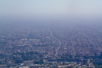 Los principales generadores de contaminación en el aire son la tierra, las cenizas, el humo y los aerosoles.