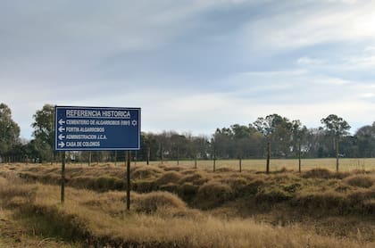 Los principales hitos culturales de la colonia señalizados en un cartel
