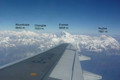 Los principales picos de la cadena Himalayas, apreciados desde un avión comercial