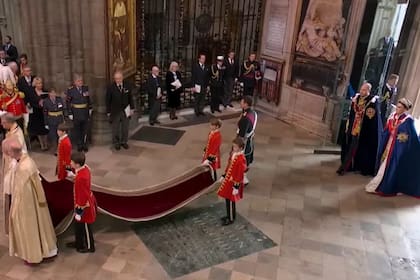 Los príncipes de Gales, William y Kate Middleton en coronación de Carlos III (Captura video)