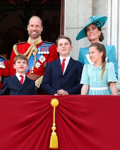 Los príncipes de Gales y sus tres hijos, los príncipes Louis, George y Charlotte, dijeron presente en el Trooping the Colour 2025 (Foto: Instagram @princeandprincessofwales)