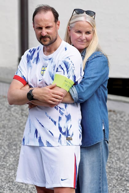 Los príncipes, en un partido de
fútbol amistoso en la residencia de Skaugum el 11 de junio de 2025