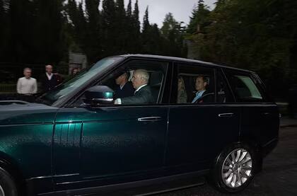 Los príncipes William, Andrew, Edward y la duquesa de Wessex, Sophie, camino al castillo de Balmoral, Escocia, el 8 de septiembre de 2022