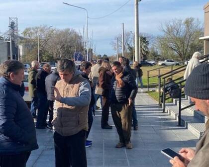 Los productores agropecuarios se juntaron en la puerta del Juzgado Federal