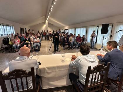 Los productores, con la presencia de Espert, se reunieron en la Sociedad Rural de San Justo