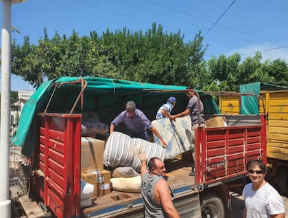Los productores de Santa Fe  enviaron casi 200 toneladas de alimentos y otros productos para sus pares correntinos como también para los brigadistas, bomberos y personal de Defensa Civil