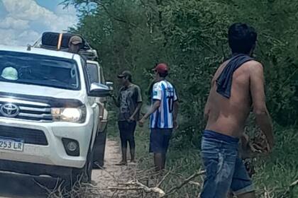 Los productores denuncian que les cobran "peaje" para pasar