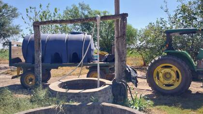 Los productores ganaderos tuvieron que conseguir agua para la hacienda ante la falta lluvias