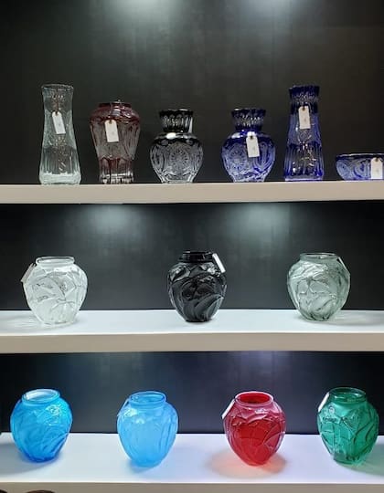 Los productos de la Cristalería San Carlos se exponen en ferias internacionales y se exponen a varios países.