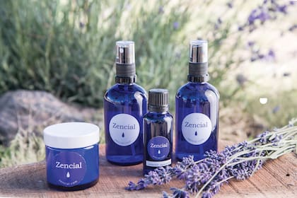 Los productos de Zencial en distintas presentaciones: cremas, hidrolatos y esencias.