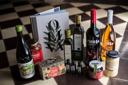 Los productos premium que se venden en Pan y Oliva, donde son protagonistas los aceites de la casa.