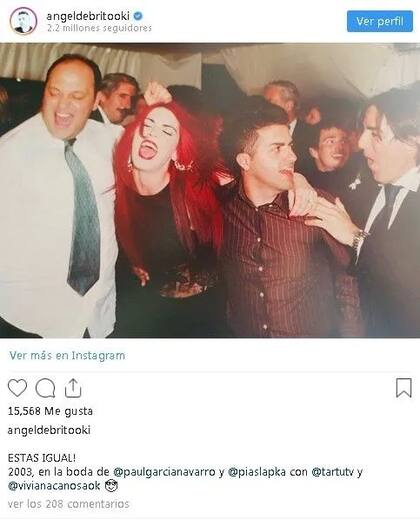 Los Profesionales, de fiesta, coparon la pista durante la boda de Paul García Navarro con la modelo Pía Slapka. La relación entre Canosa y de Brito aún era muy buena...