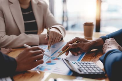 Los propietarios pueden descontar ciertos gastos, como comisiones inmobiliarias e impuestos, para reducir el monto sujeto a Ganancias