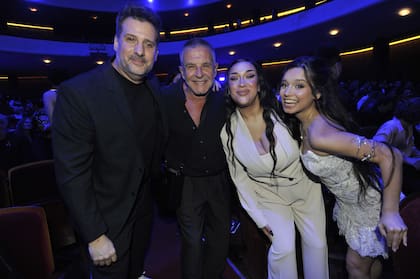 Los protagonistas de La sirenita, felices con los premios que se llevaron