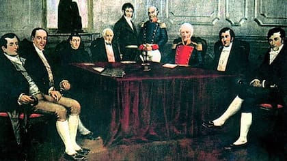La Primera Junta de Gobierno fue presidida por Cornelio Saavedra y tuvo como secretarios a Mariano Moreno y Juan José Paso y de vocales a Manuel Alberti, Manuel Belgrano, Juan Larrea Miguel de Azcuénaga, Domingo Matéu y Juan José Castelli. 