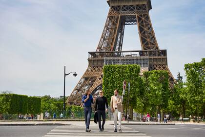 Los protectores, ahora en París