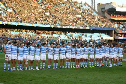 Los Pumas durante el himno, en Pretoria