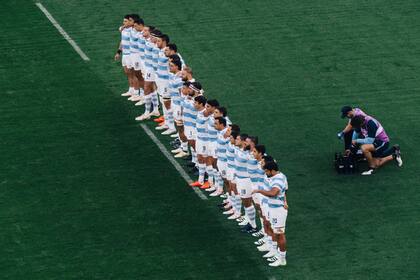 Los Pumas formados para entonar las estrofas del Himno argentino