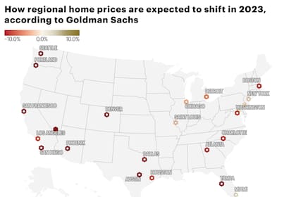 Los puntos rojos muestran las ciudades donde se pronostica un descenso en los precios de las viviendas en 2023