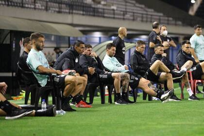 Los que fueron titularon en Caracas observan el entrenamiento del viernes en San Pablo